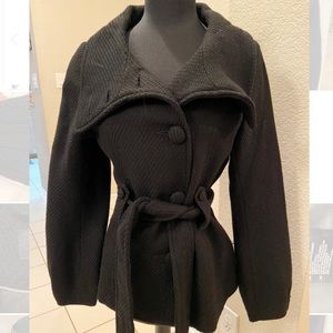 H&M Black Coat w exaggerated collar/volume sleeves